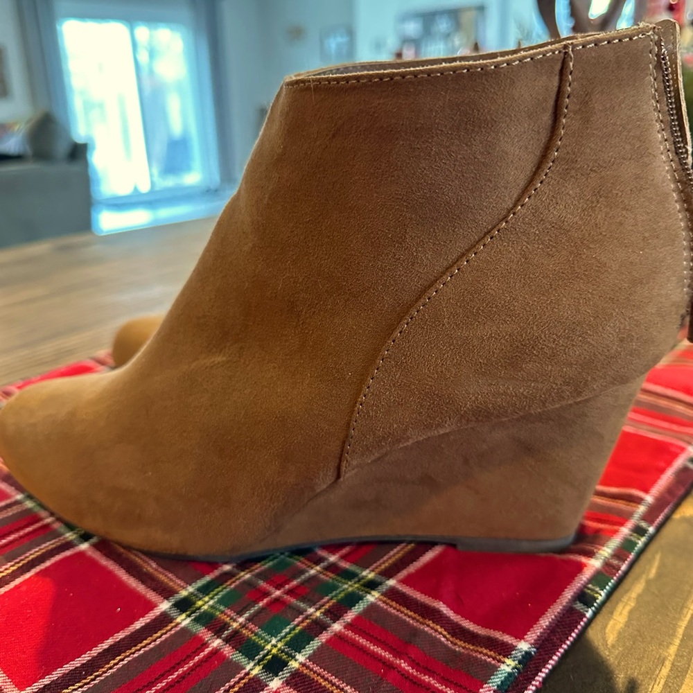 Fioni 11W Wedge Ankle Boots, Tan